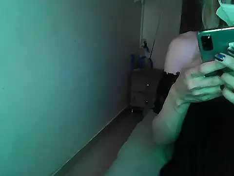 Snapshot of mrlolimirass chatting on 10/10/25, 03:16 mrlolimirass online show from 10/10/25, 03:16