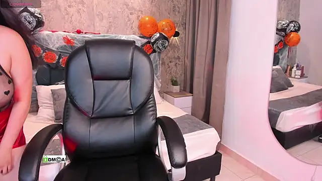 susanasmith18 online show from 10/28/25, 08:55