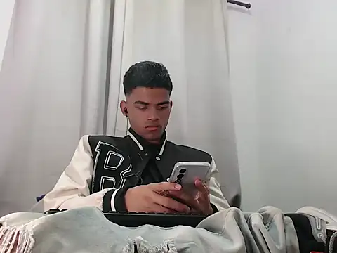 camillo beischel  online show from 10/05/25, 07:01