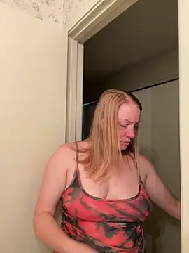 Snapshot of ChiliRoja chatting on 10/26/25, 05:35 ChiliRoja online show from 10/26/25, 05:35