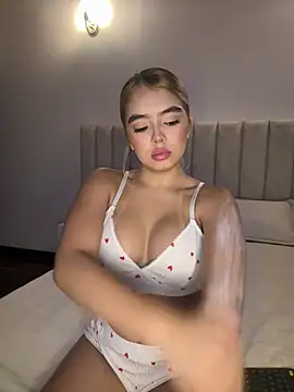 Mia Roswell online show from 04/13/26, 04:07