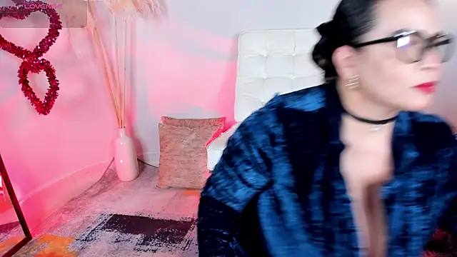 Snapshot of DivaFlamme chatting on 09/22/25, 04:47 DivaFlamme online show from 09/22/25, 04:47