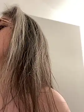 Alix Valentine online show from 11/24/25, 05:45