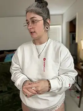 Snapshot of Alix_Valentine chatting on 02/11/26, 05:07 Alix Valentine online show from 02/11/26, 05:07