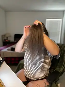 Alix Valentine online show from 04/12/26, 03:06