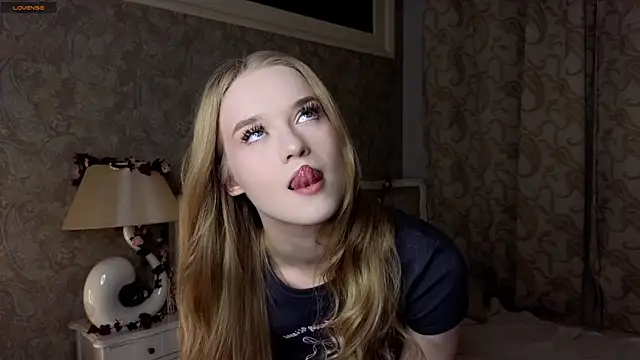 Snapshot of Emma_Frosty chatting on 10/24/25, 07:10 Emma Frosty online show from 10/24/25, 07:10