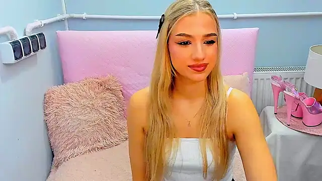 Snapshot of EvetteRose chatting on 10/10/25, 05:45 EvetteRose online show from 10/10/25, 05:45