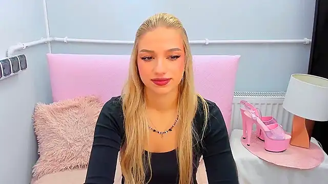 Snapshot of EvetteRose chatting on 10/21/25, 03:13 EvetteRose online show from 10/21/25, 03:13