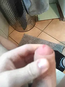 Snapshot of Monsterboy18 chatting on 10/19/25, 02:40 Monsterboy18 online show from 10/19/25, 02:40