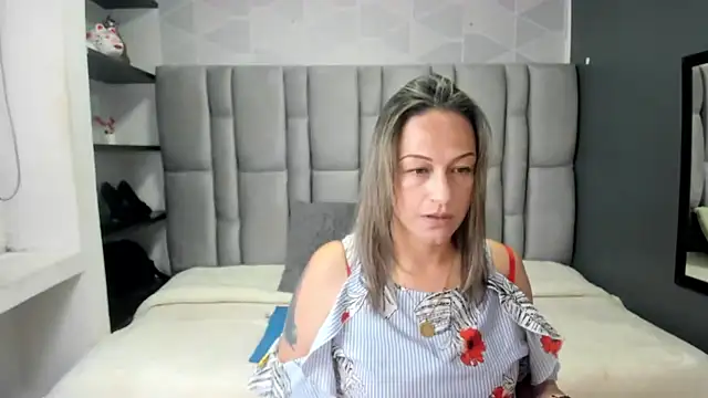 Charlot milf online show from 09/22/25, 11:56