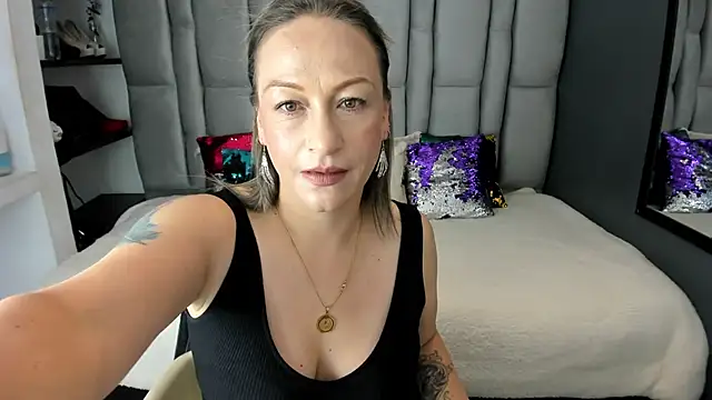 Charlot milf online show from 11/08/25, 12:05