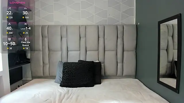 Snapshot of Charlot_milf chatting on 02/16/26, 01:40 Charlot milf online show from 02/16/26, 01:40