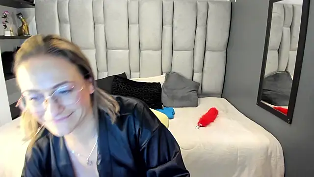 Snapshot of Charlot_milf chatting on 02/20/26, 06:26 Charlot milf online show from 02/20/26, 06:26