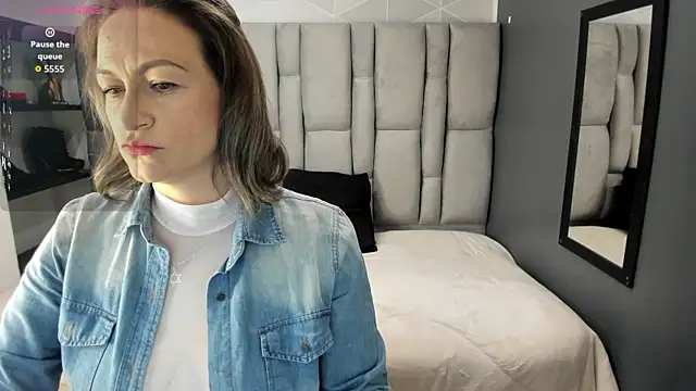 Snapshot of Charlot_milf chatting on 03/26/26, 11:38 Charlot milf online show from 03/26/26, 11:38