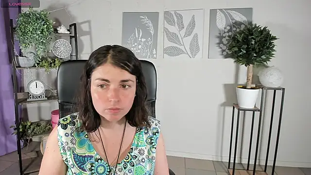 Snapshot of MartaEdams chatting on 06/24/26, 05:06 MartaEdams online show from 06/24/26, 05:06
