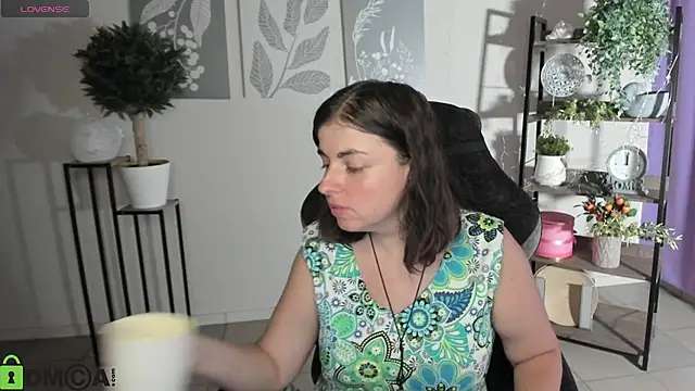 Snapshot of MartaEdams chatting on 07/10/26, 05:23 MartaEdams online show from 07/10/26, 05:23