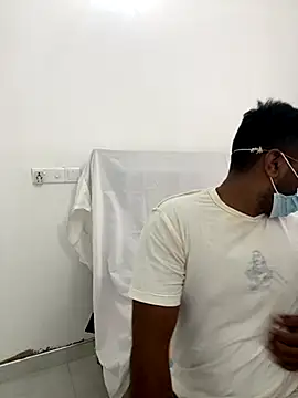 Snapshot of venom-172 chatting on 11/13/25, 05:06 venom-172 online show from 11/13/25, 05:06