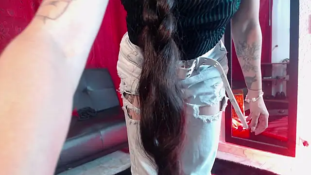 Snapshot of Samy_Hoops chatting on 12/18/25, 07:31 Samy Hoops online show from 12/18/25, 07:31