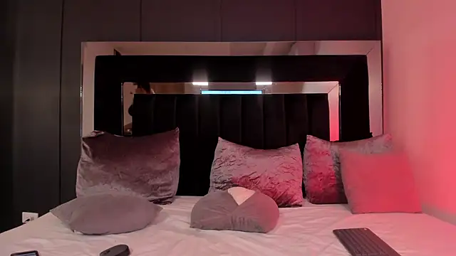 Snapshot of sofiaa_brown chatting on 09/10/25, 06:02 sofiaa brown online show from 09/10/25, 06:02