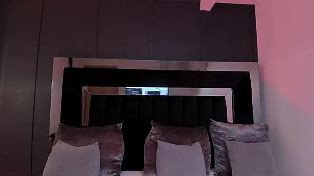 Snapshot of sofiaa_brown chatting on 10/17/25, 04:59 sofiaa brown online show from 10/17/25, 04:59