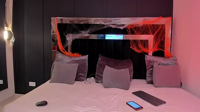 Snapshot of sofiaa_brown chatting on 10/25/25, 05:04 sofiaa brown online show from 10/25/25, 05:04