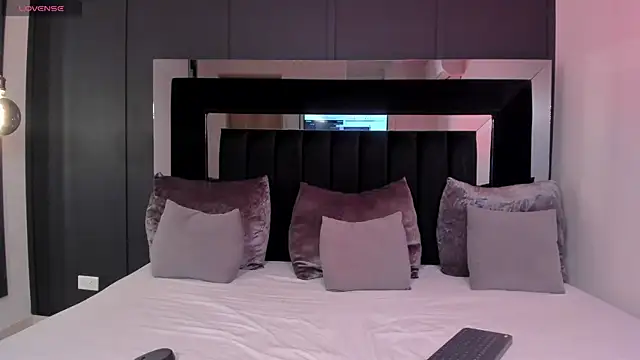 Snapshot of sofiaa_brown chatting on 11/12/25, 05:08 sofiaa brown online show from 11/12/25, 05:08