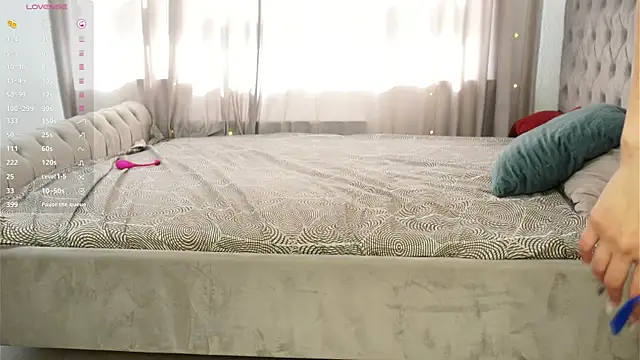 TaiteFairfield online show from 09/22/25, 07:43