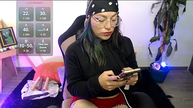 LunaBunny8 online show from 11/25/25, 02:50