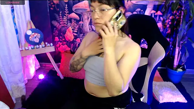 LunaBunny8 online show from 01/14/26, 02:28