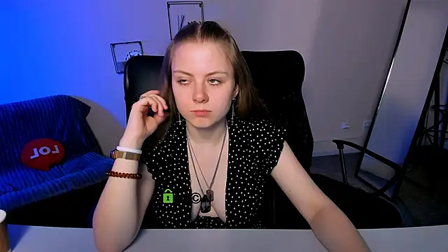 Snapshot of foxy_tease_ chatting on 09/22/25, 12:45 foxy tease online show from 09/22/25, 12:45