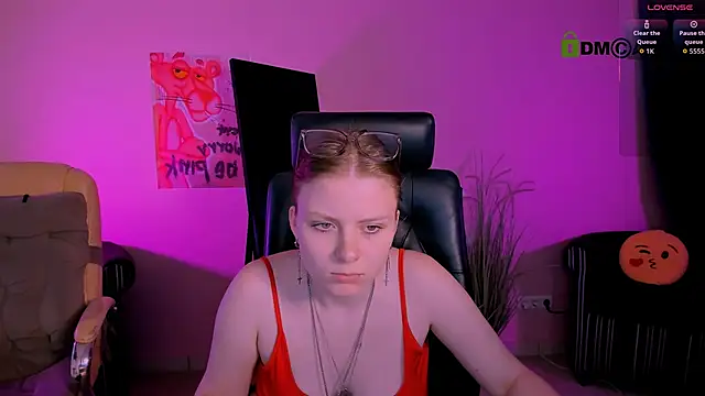 Snapshot of foxy_tease_ chatting on 11/08/25, 01:00 foxy tease online show from 11/08/25, 01:00