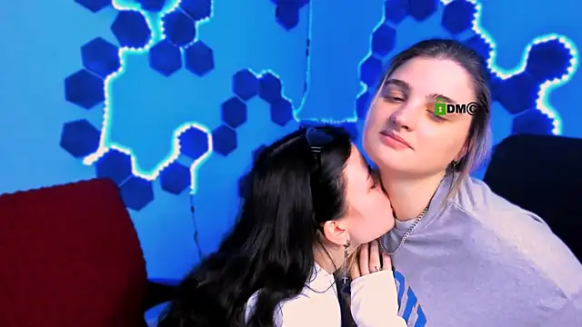 Snapshot of foxy_tease_ chatting on 12/13/25, 08:25 foxy tease online show from 12/13/25, 08:25