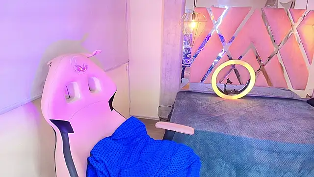 Snapshot of Soleil_66 chatting on 10/03/25, 04:09 Soleil 66 online show from 10/03/25, 04:09