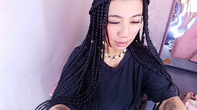 Snapshot of Soleil_66 chatting on 10/20/25, 05:41 Soleil 66 online show from 10/20/25, 05:41