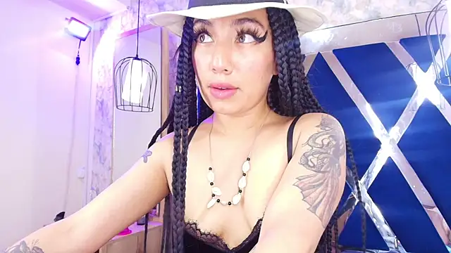 Snapshot of Soleil_66 chatting on 10/26/25, 04:24 Soleil 66 online show from 10/26/25, 04:24