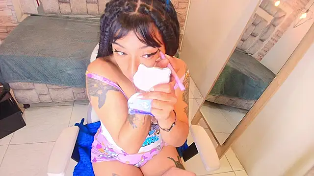 Snapshot of Soleil_66 chatting on 11/25/25, 04:45 Soleil 66 online show from 11/25/25, 04:45