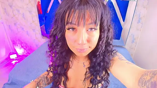 Snapshot of Soleil_66 chatting on 12/18/25, 03:56 Soleil 66 online show from 12/18/25, 03:56