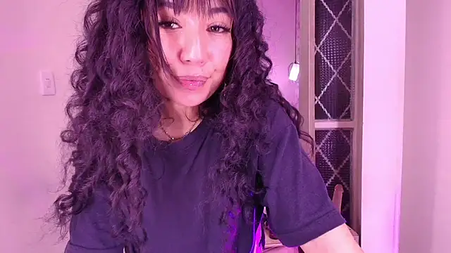 Snapshot of Soleil_66 chatting on 12/21/25, 03:24 Soleil 66 online show from 12/21/25, 03:24