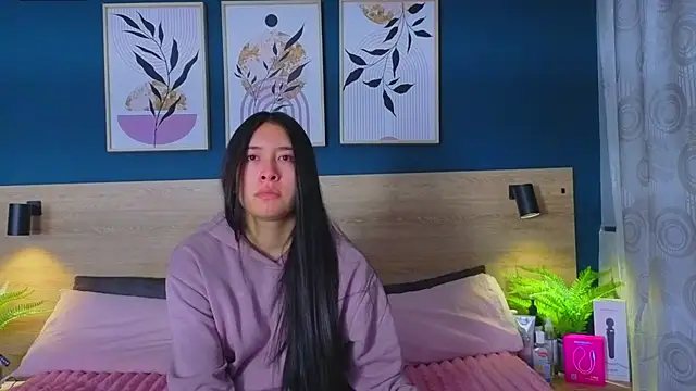 SarahMiler  online show from 11/24/25, 01:22