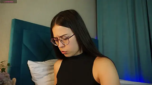 ywixos online show from 10/17/25, 02:41