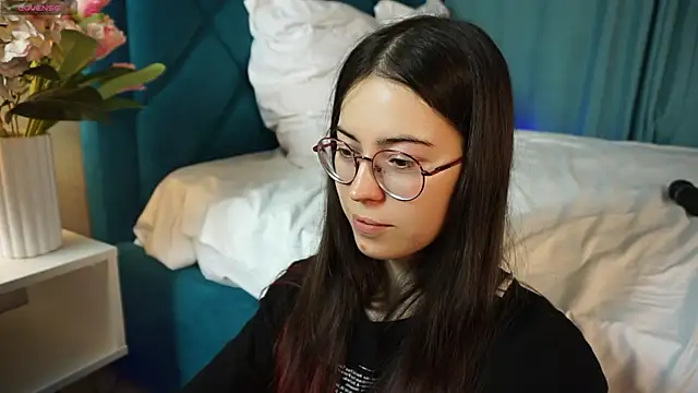 ywixos online show from 12/18/25, 02:34