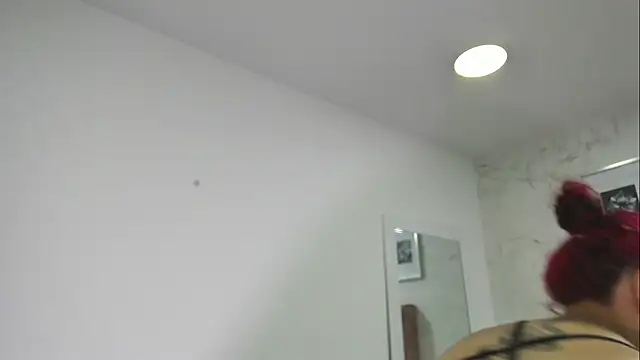 Maddy Mills online show from 12/04/25, 05:21