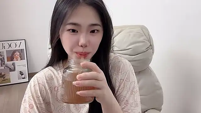 suki-1 online show from 06/18/26, 08:58