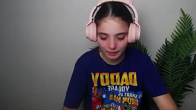 Snapshot of Sun_Shine__ chatting on 09/20/25, 08:32 Sun Shine online show from 09/20/25, 08:32