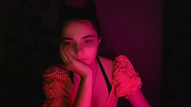 Snapshot of Sun_Shine__ chatting on 11/15/25, 04:32 Sun Shine online show from 11/15/25, 04:32