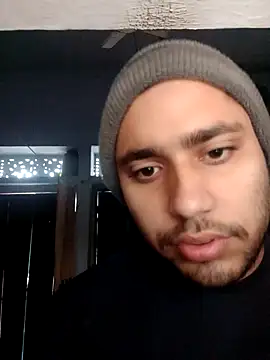 Snapshot of Desirock001 chatting on 11/21/25, 02:10 Desirock001 online show from 11/21/25, 02:10