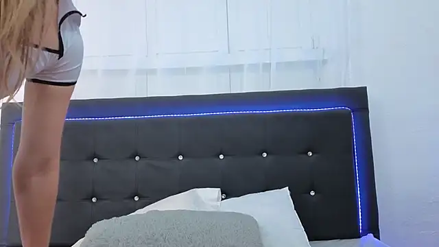 Angiehuston1 online show from 09/17/25, 02:19