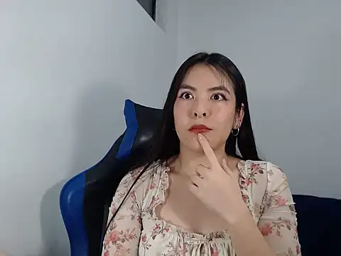 EloiseJun online show from 12/14/25, 04:18