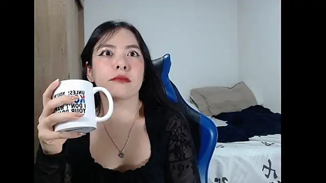 EloiseJun online show from 03/26/26, 11:43