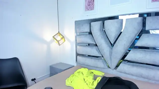 lianfox  online show from 04/09/26, 12:21